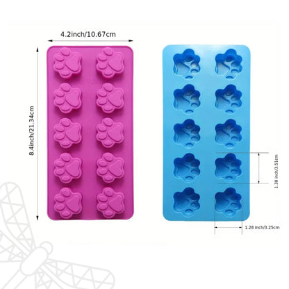 Ice cube trays in paw shape